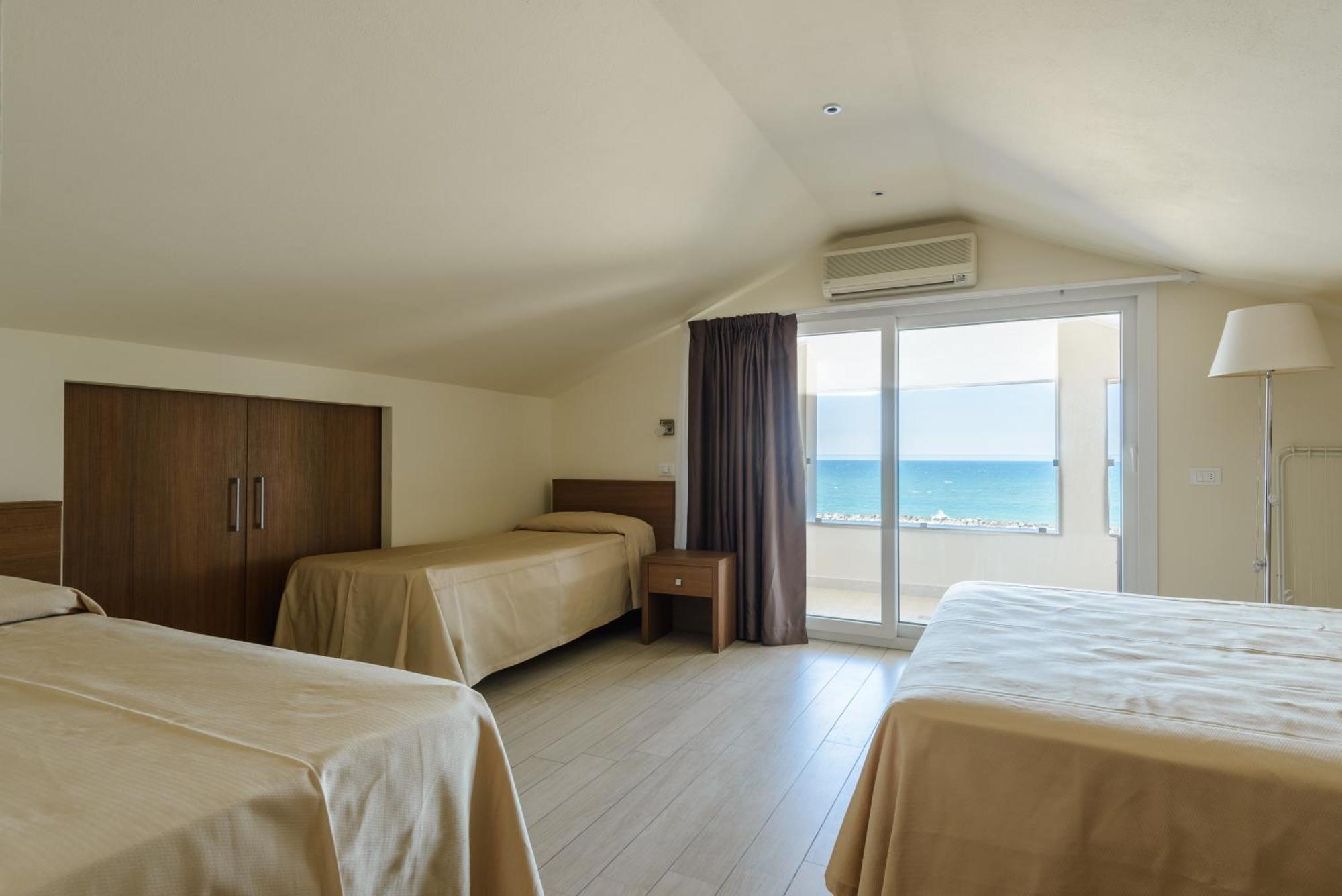 Hotel Aurea Bellaria-Igea Marina Buitenkant foto